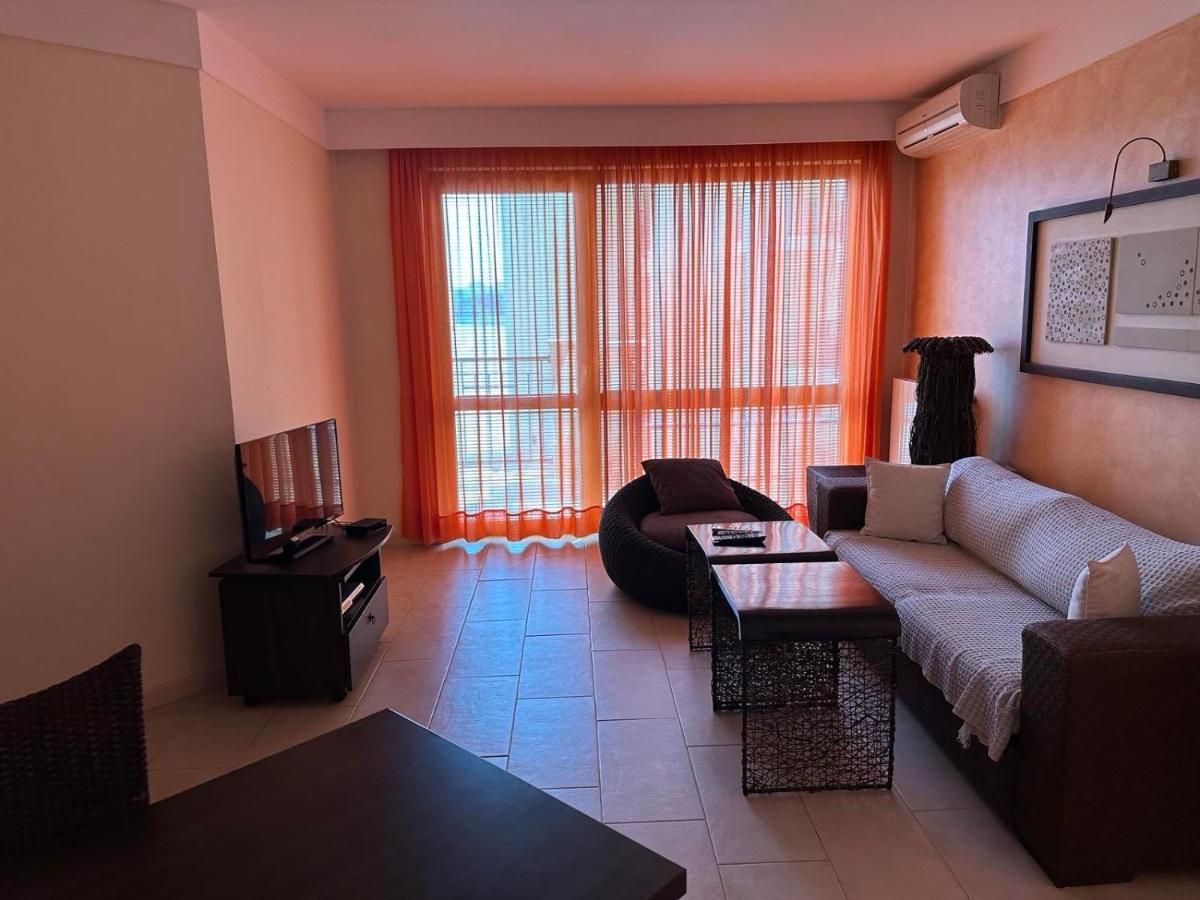 Oazis Vip Club Aparthotel Sunny Beach Buitenkant foto